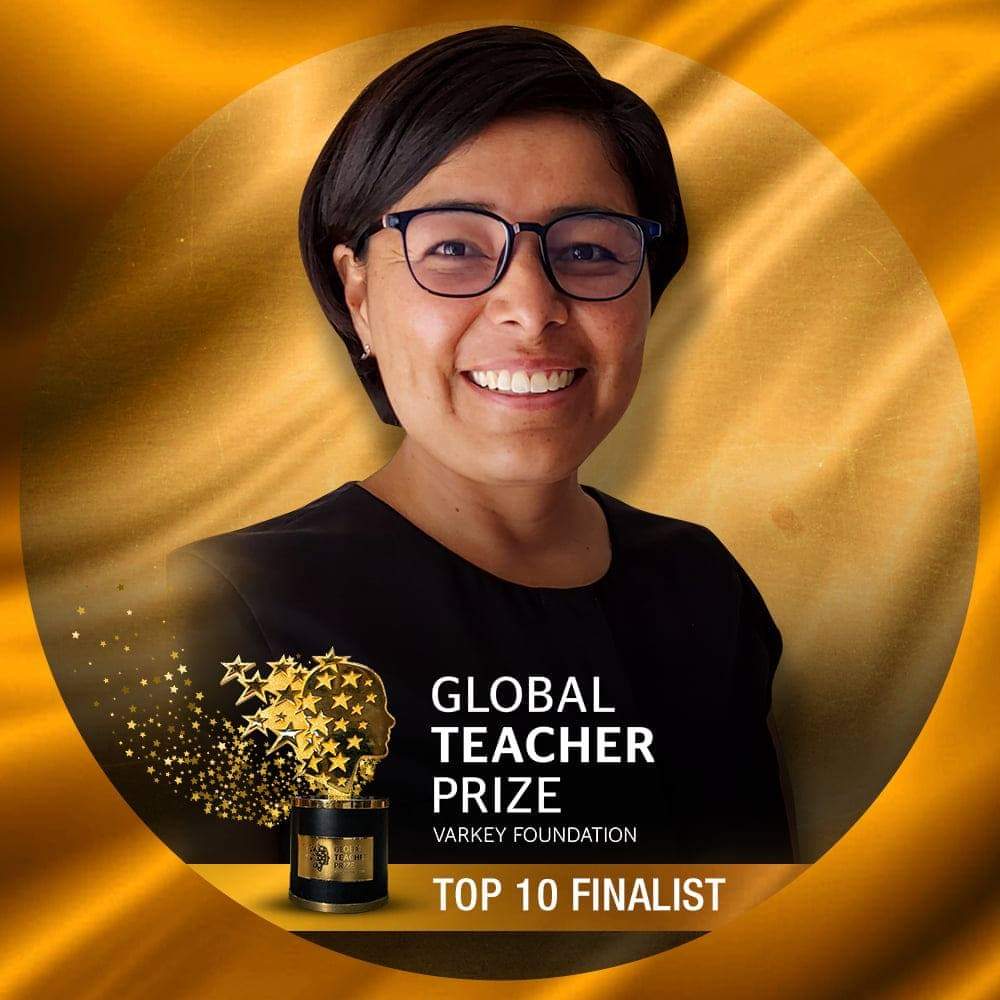 RobertSosaP's tweet photo. Qué orgullo tener en #Corregidora a personas que ponen muy en alto el nombre de nuestro municipio. Ella es la Dra. Diana Lorena Rubio, imparte clases en el CBTIS 118, y fue nominada entre los 10 mejores docentes del mundo por el Global Teacher Prize, de Varkey Foundation. https://t.co/euGsSlDSPH