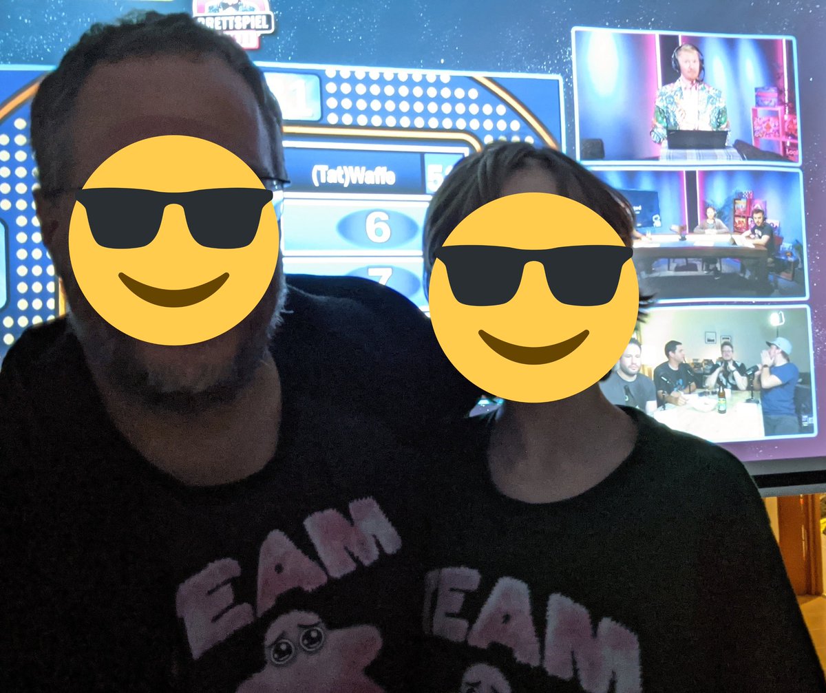 poeppelwolf's tweet photo. Die Welpen und ich sind dabei.
#BrettspielDuell #TeamKnuffig https://t.co/vpYh8ykFDU
