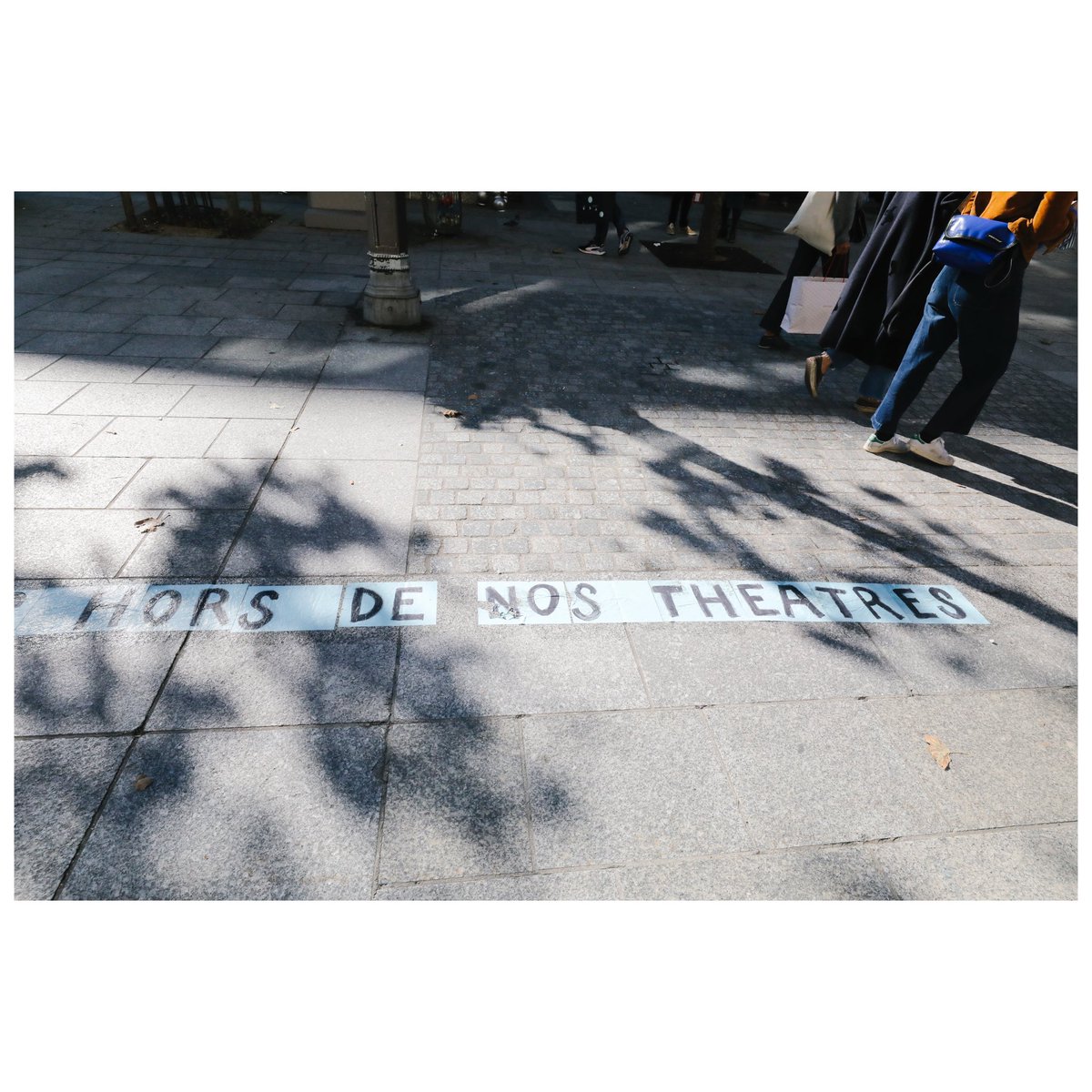 Manifestation devant le ministère de la culture  pour dénoncer l omertà dans le monde du théâtre #MeTooTheatre <a href="/CollagesParis/">Collages Féminicides Paris</a>