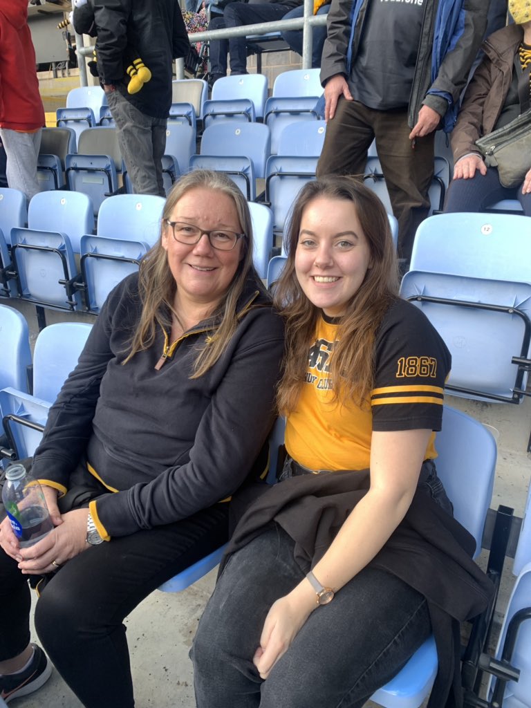 _bkmahoney's tweet photo. Back at @WaspsRugby, Happy 60th Birthday mum!💛🖤 https://t.co/ELUqrVLvJ7