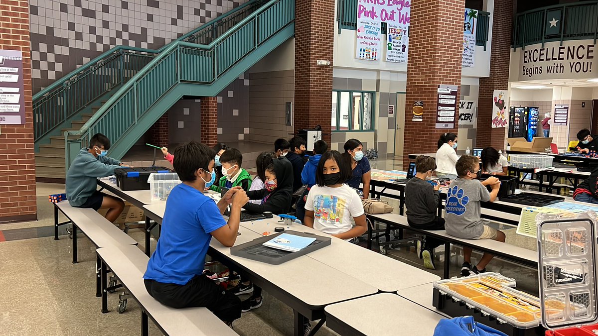 bullockbearbots's tweet photo. Our @bullockbearbots hard at work. #gisdrobotics @vsbradle @StefanieAMoore #gisdbuildday https://t.co/oOqkbHfsVe