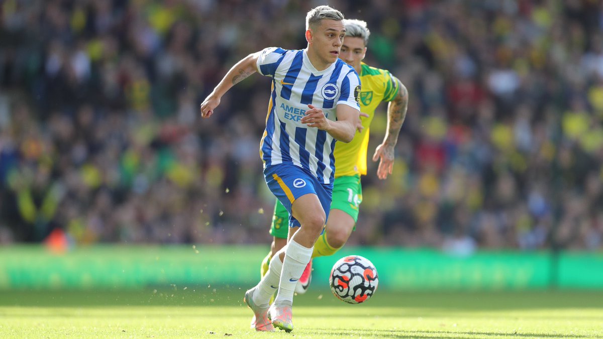 BrightonFrance's tweet photo. 44’| Incroyable manqué de Norwich avec Sargent qui tire beaucoup trop lentement dans le but laissé vide par la sortie manquée de Sanchez. La défense de Brighton peut donc facilement récupérer le ballon.

#NORBHA #BHAFC 🔵⚪️ https://t.co/WPfxvYT5jW