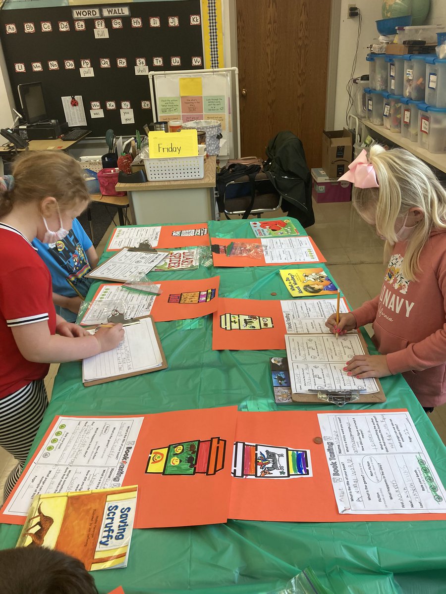 MsWilliamsFLPS's tweet photo. As classes wrap up unit 1 of reading workshop, students are reflecting on their learning through themed reading celebrations! 1st graders love books “a latte” and 2nd graders wrote and shared “book tastings” at “Starbooks”! @Kcoganofcs @MrsStatz https://t.co/pdXNi2Tm4k