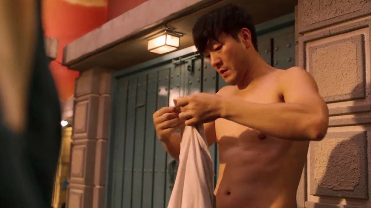 myvillaneve's tweet photo. he’s a murderer yeah yeah but did you see him shirtless??? https://t.co/JfnMjjrPrt