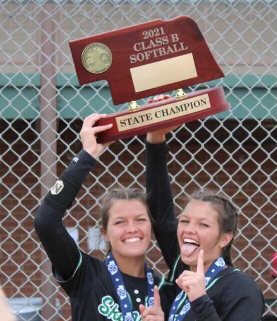 CamenzindChad's tweet image. Congratulations on ending your High School career undefeated and State Champs!  Proud of you two on and off the field. #BEHUMBLEORBEHUMBLED