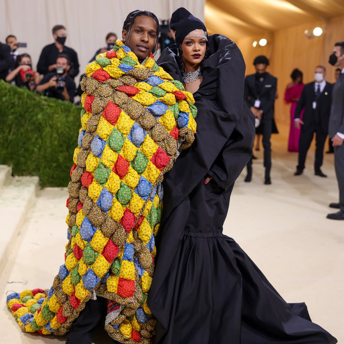 CampusTrainer's tweet photo. The Met Gala never disappoints… or does it? 💄💅🏻👑

https://t.co/AYesc0qLfF

photos via https://t.co/C4VKzd8Rb4 https://t.co/wLTg8rGTzN