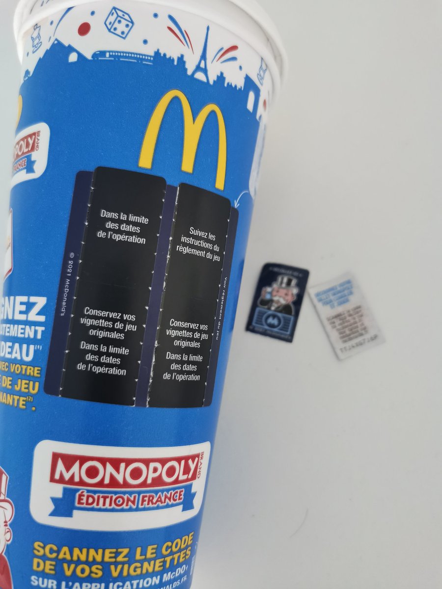 Je fais une expérience con...je me demandais combien il fallait d'étiquettes mcdo pour gagner un de leur gadget et étudier leur stratégie commerciale
Si vous avez des étiquettes, je les veux bien à lelabodheliox@gmail.com
Si je gagne un truc, je ferai un concours avec ;)
Merciiii