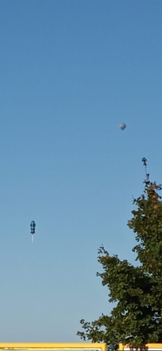 big_sis79's tweet photo. Uiiii jetzt ist in Franken aber was los🎈-👽? #Franken #Ufo https://t.co/14vliwR92R