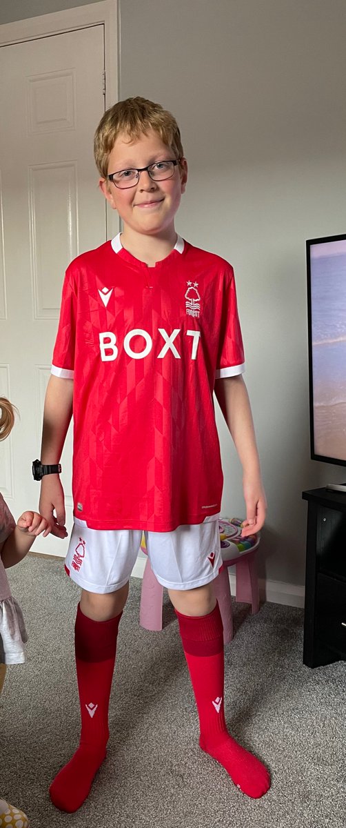 kedwards198's tweet photo. My lad has gone to watch Forest for the first time today for his 10th Birthday. He’s loving it, especially while they’re winning! #NFFC https://t.co/u8UzbNWpkH