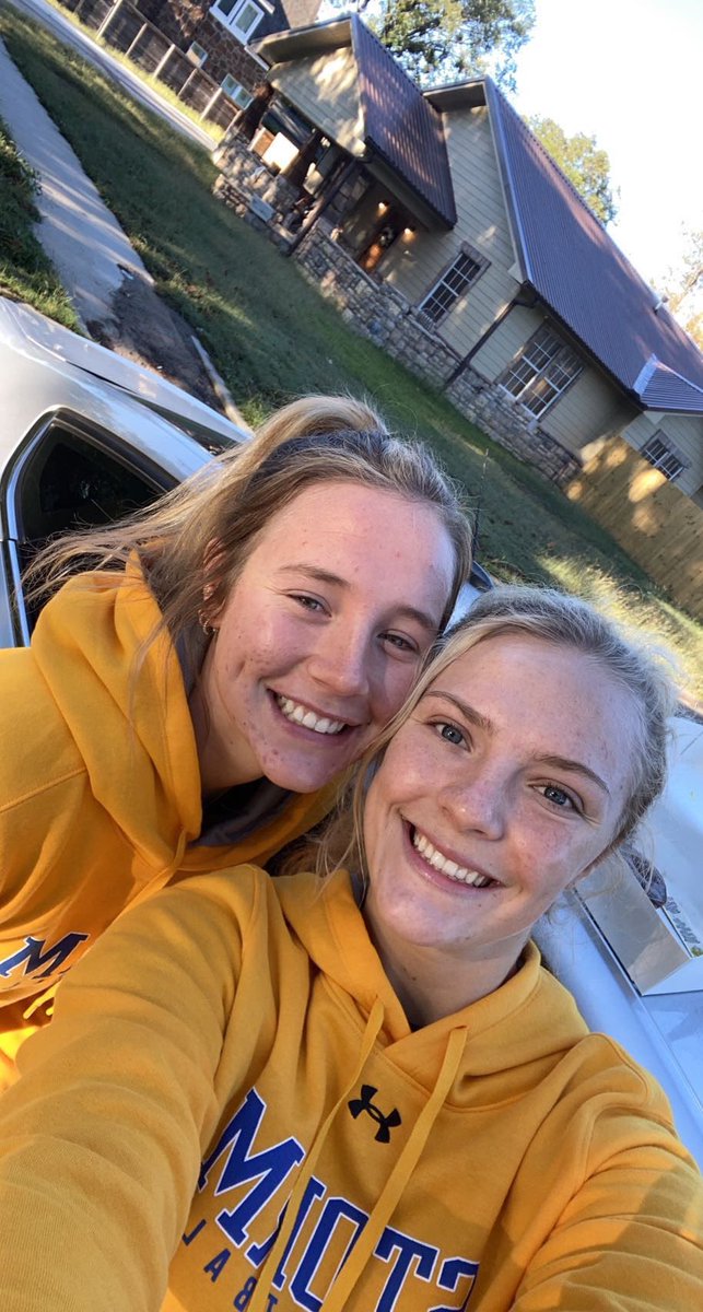 SavageStormWBB's tweet photo. A great way to start our Saturday volunteering for #ColtonsRun! #RuntoRemember #SEFamily 💙💛 https://t.co/bzVrE7C0F1