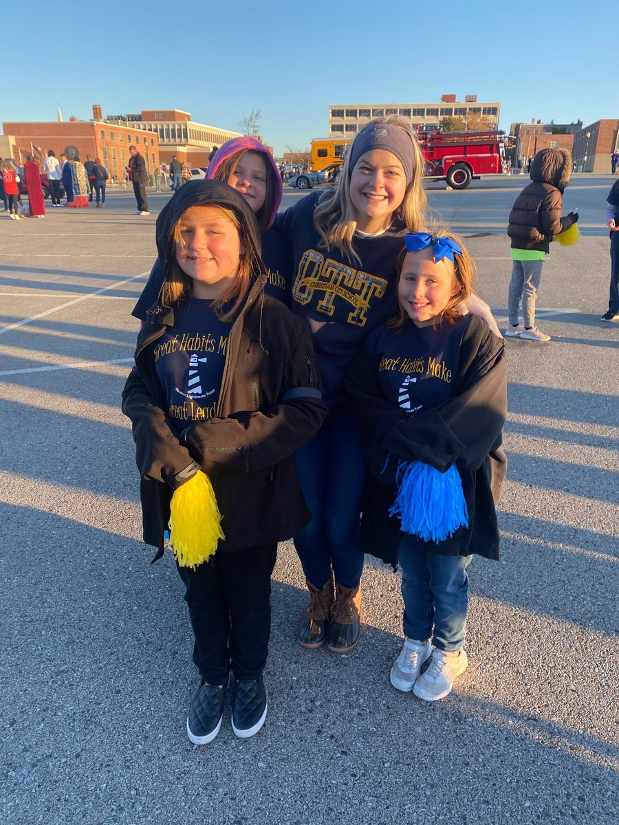 5thwithFergen's tweet photo. We love parade day!!!! Love these sweet girls who got up early on a Saturday to walk in the parade! #youOTTtobehere #isdpride https://t.co/nmb1mWNHQS