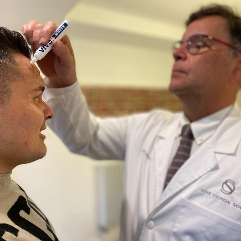 ochoasolis's tweet photo. Hacer un análisis de la esteuctura facial es fundamental a la hora de colocar toxina botulínica (coloquialmente botox). La musculatura facial tiene diferente desarrollo se acuerdo a los estímulos que se le proporcionan; así una lersona miope y que no use lentes de corrección https://t.co/0tUmm6Rpac
