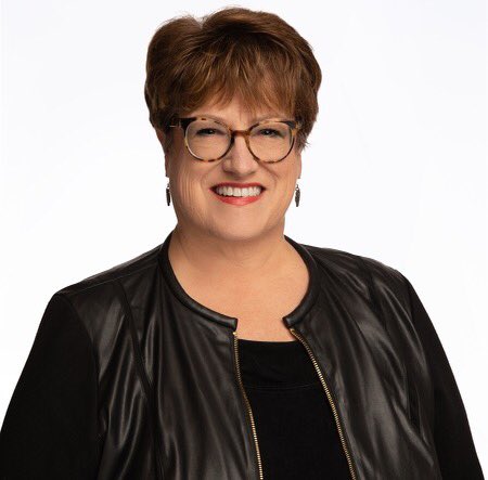 JessicaKromholz's tweet photo. Please join me in honoring Vistas HS Principal Debbie Pennington during National Principals’ Month! Mrs. Pennington is a like second mother to her students and, quite frankly, to us all! Thank you for your servant leadership! ♥️💛 #ThankAPrincipal @KleinISD @VistasHSProgram https://t.co/AXuWkDfaBN