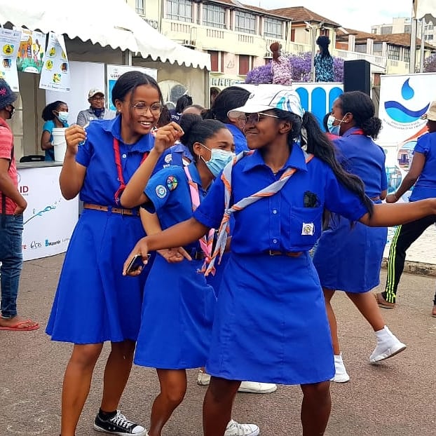 FitiavanaHerin2's tweet photo. Célébration of the global handwashing day 2021
"Our Future is at Hand - Let's Move Forward Together"
#ghd2021
#Iwasthere
#Mobcom #Mywork https://t.co/mCzHpZ2ePl