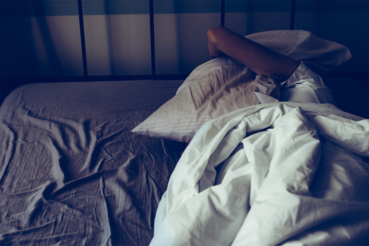 Get this: People who sleep poorly are at higher risk of death from heart disease, stroke and cancer, but regular physical activity can mitigate that risk. (Hint: It's a good reason not to ditch your weekend workouts!) ideafit.com/personal-train…