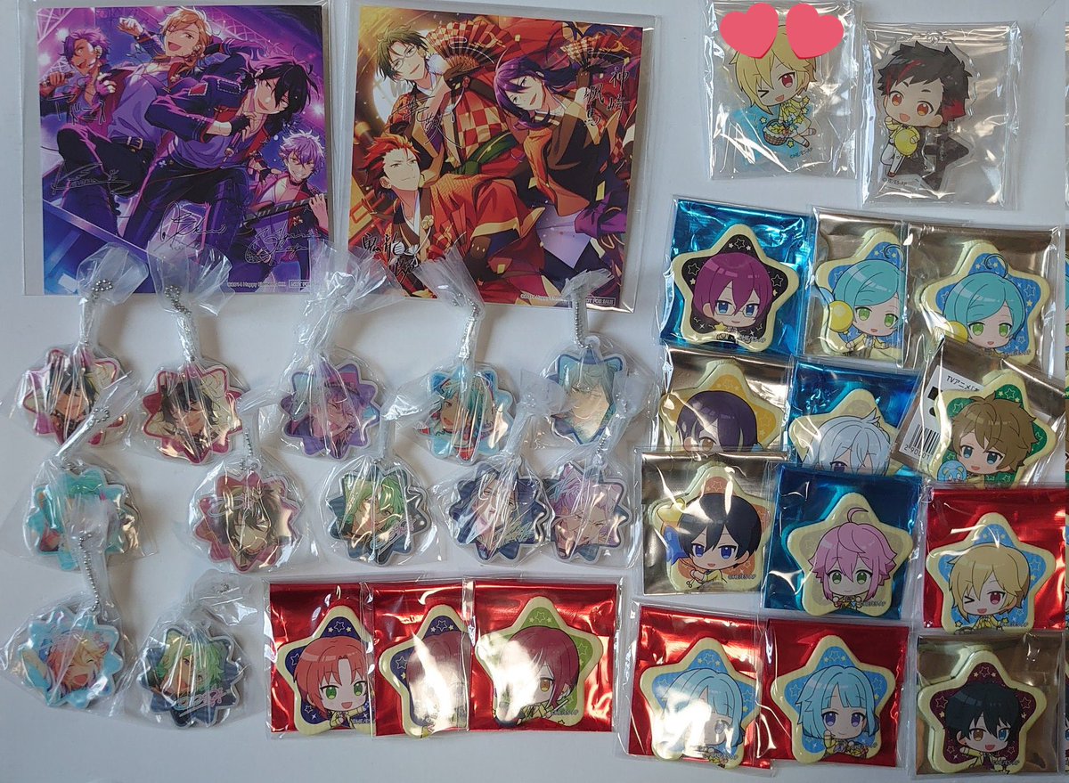 とんすけ もし可能でしたら 大変お手数お掛けしてしまうのですが 希望の3名のお写真を頂戴したく存じます 缶バッジも検討 致します また 画像のアクキーは150でお間違いないでしょうか 質問ばかりになってしまい 申し訳ございません ご検討の程