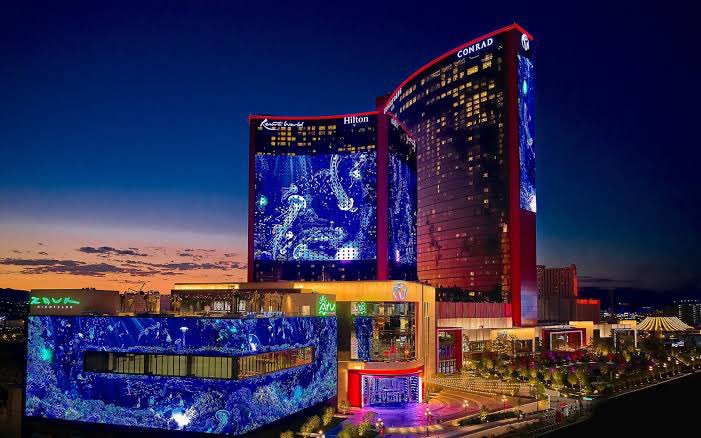 batgrlisa's tweet photo. sg at resorts world in las vegas 😮‍💨 https://t.co/6bTDklHkcF
