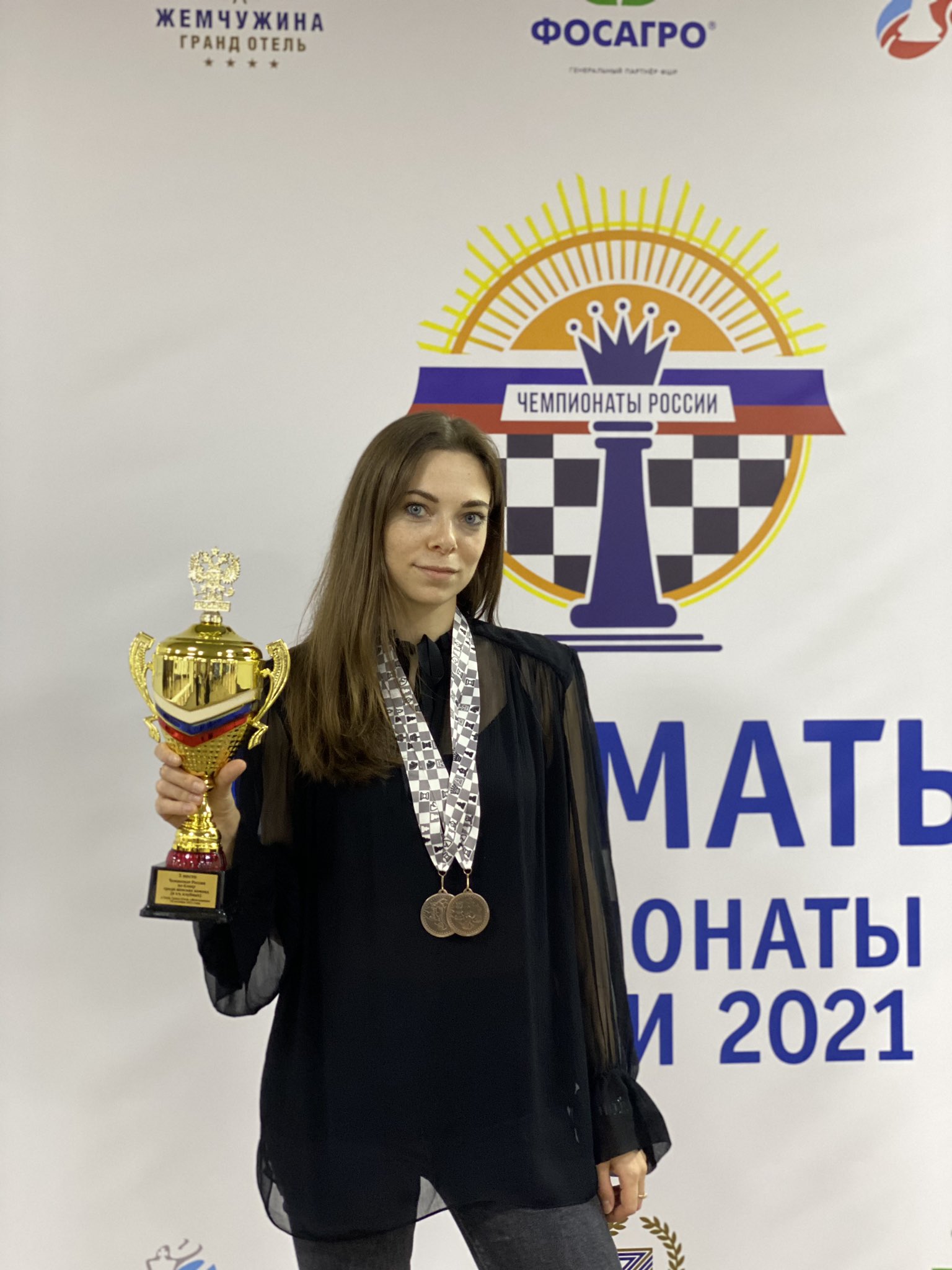 Dina Belenkaya on X: Crvena Zvedza is my new chess family for the
