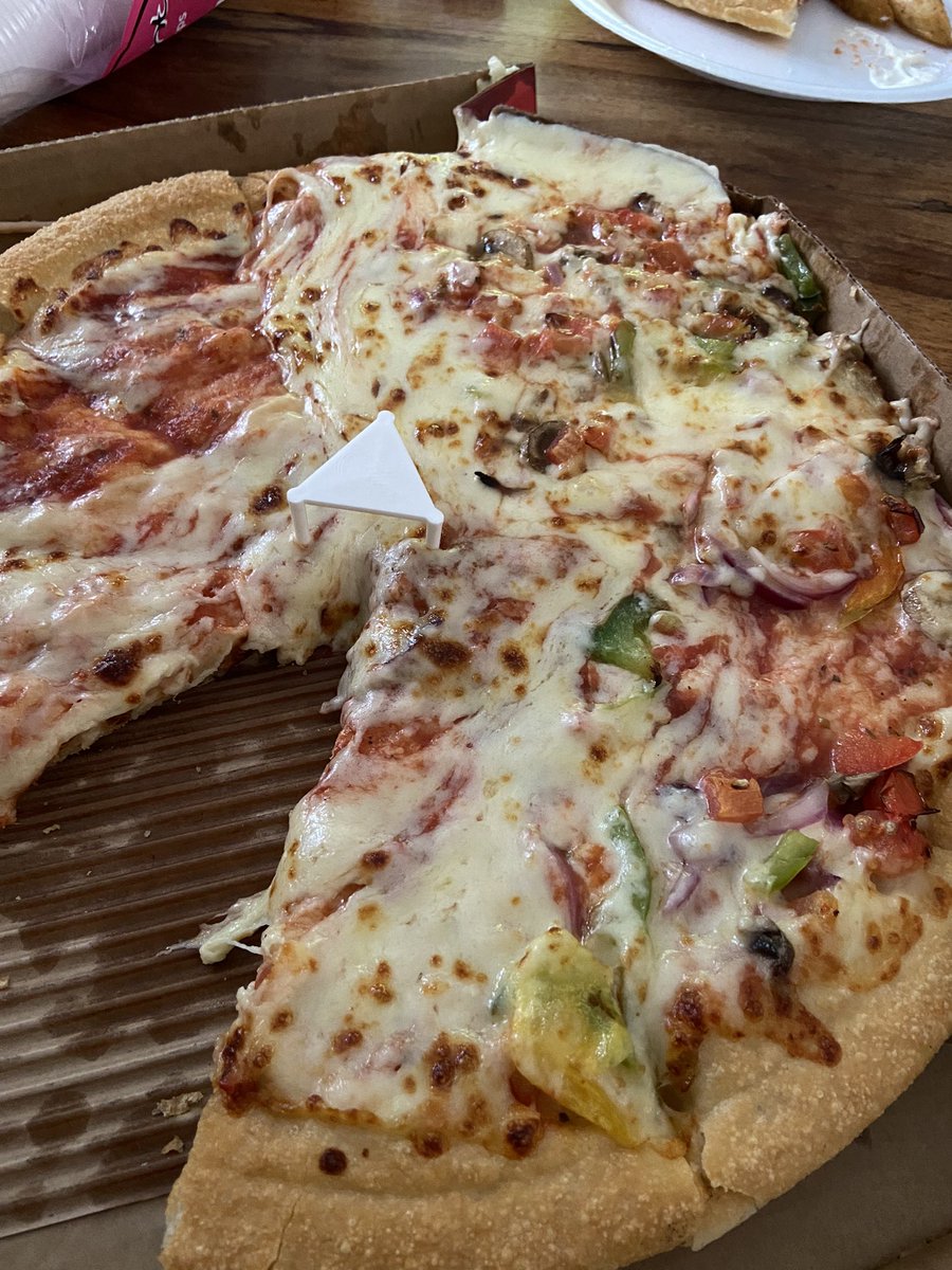 nas_iqbal's tweet photo. @pizzahutdeliver pizza hut. Where you at. This the new style? https://t.co/8SDJcw49U3