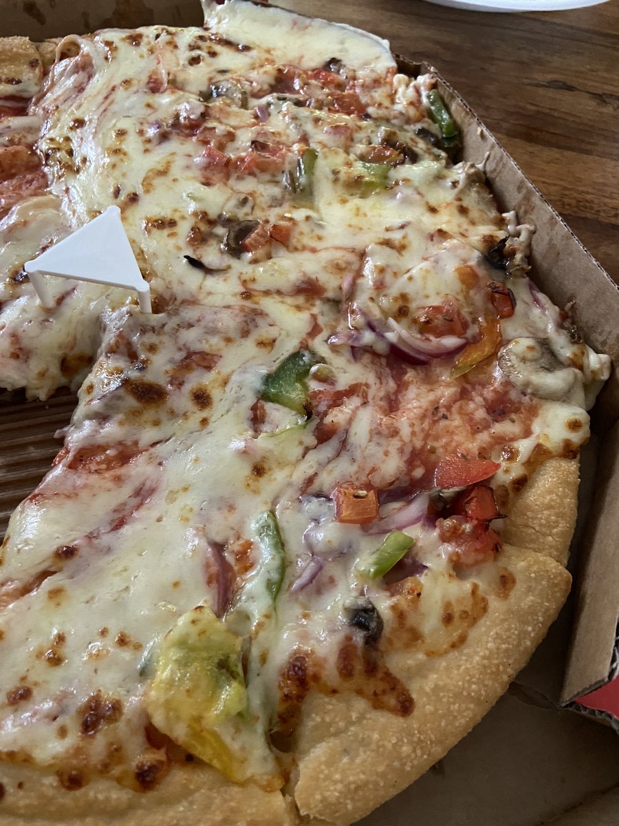 nas_iqbal's tweet photo. @pizzahutdeliver pizza hut. Where you at. This the new style? https://t.co/8SDJcw49U3