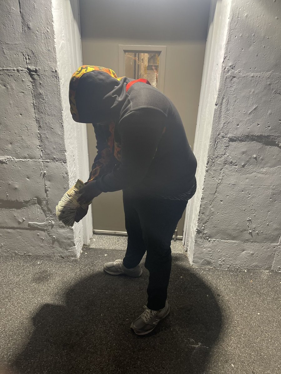 MekhiSmith2's tweet photo. Niggas don’t fuck wit gang dummy💙🤟🏽❗️👎🏽👻#diew💫💫 https://t.co/TSAr8TUD2g