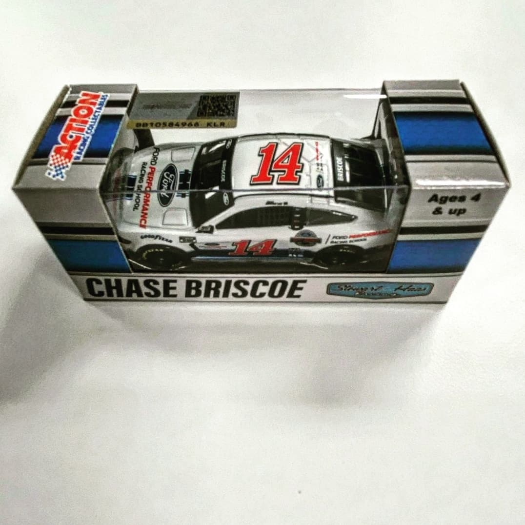 🚨GIVEAWAY🚨 Win this @ChaseBriscoe_14 Ford Performance Racing School NASCAR Cup Series 1:64 die-cast!

To enter for a chance to win:
1️⃣ Follow <a href="/FPRacingSchool/">Ford Performance Racing School</a>
2️⃣ Like and retweet this post
3️⃣ Comment and tag a racing fan

<a href="/StewartHaasRcng/">Auxiliary Racing</a>
<a href="/FordPerformance/">Ford Performance</a>
#winningweekend