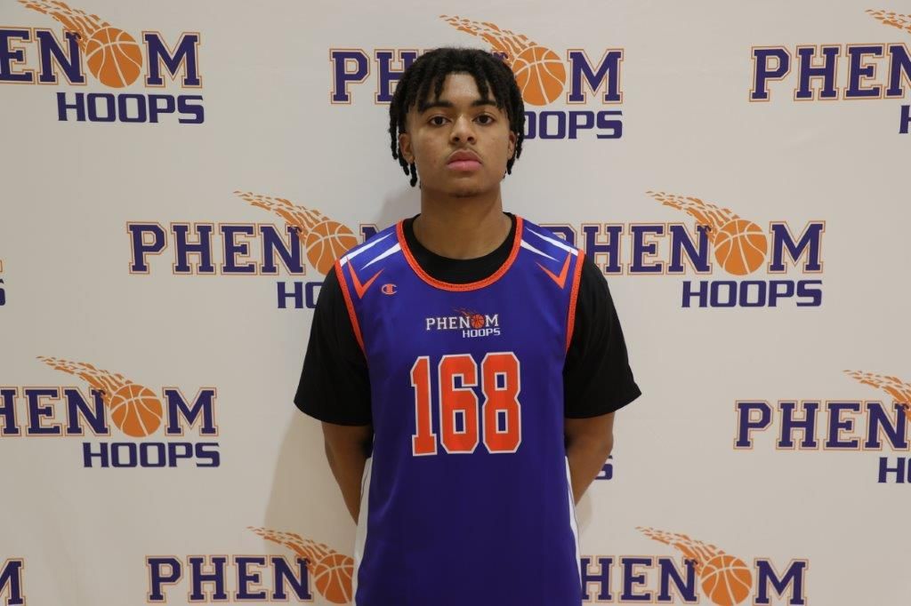 6'4 '22 Jalen Burnett (Northwestern) continues to look like one of the more under-recruited guys in the state. Consistently the best defender and most active player in the gym, it's unclear why more programs aren't involved. Setting up others and scoring with efficiency #SCTop80