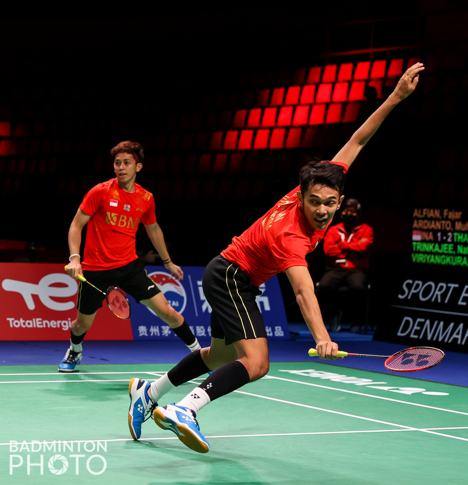 INDONESIA ke FINAL!

3 INA vs DEN 1

Fajar/Rian vs Christiansen/Sogaard, 21-14, 21-14

Slow hall dan shuttlecock lambat adalah taman bermain bagi FajRi.

Final pertama sejak 2016, Final No 20.
Sudah 19 tahun, #ThomasCup tak mampir ke tanah air..

Besok lawan Tiongkok, TUNTASKAN!!