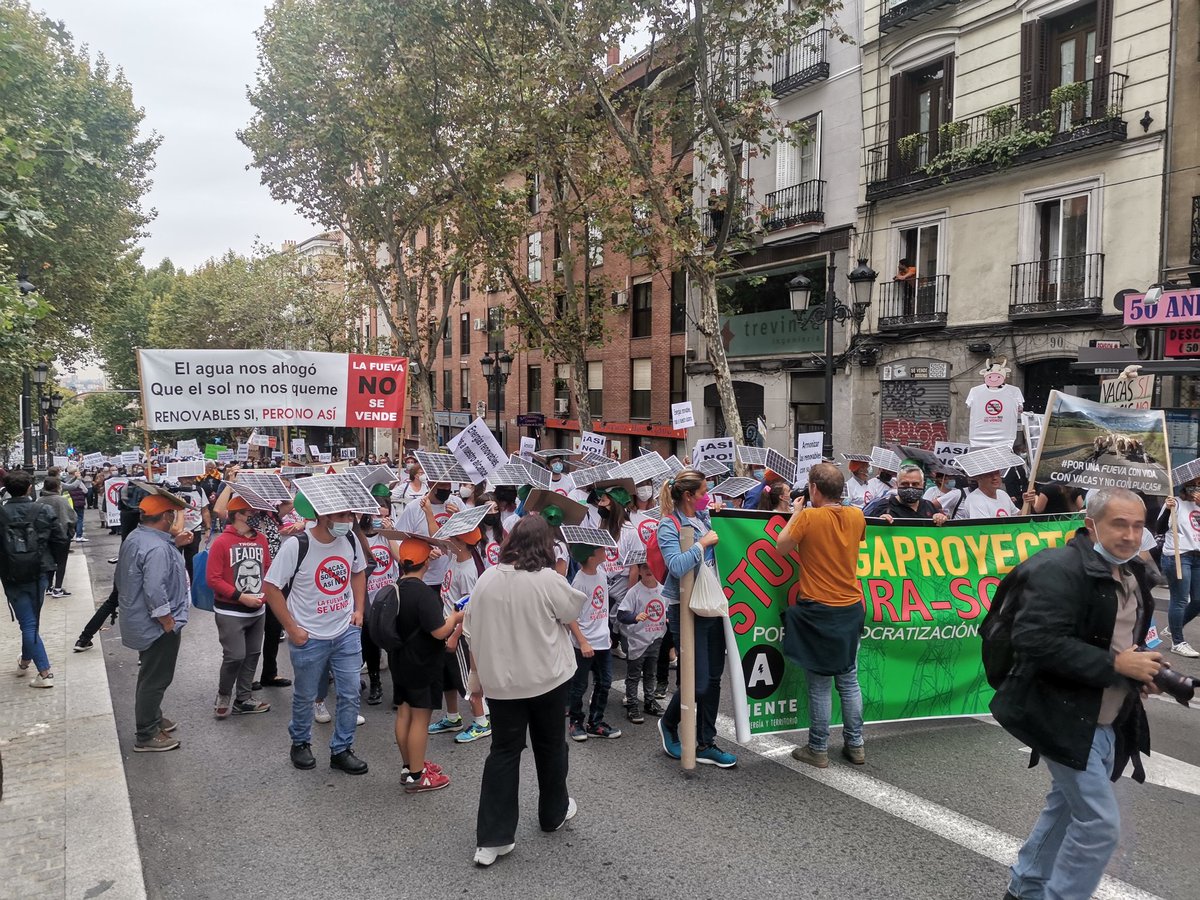 AlienteOrg's tweet photo. Son muchos territorios, es una única voz

#RenovablesSiPeroNoAsi
#QueNosOiganEnMadrid
#16OconALIENTE https://t.co/D1MYB7b4Ca