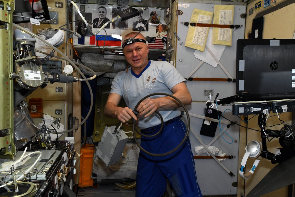 Thom_astro's tweet photo. Scène de vie dans le segment 🇷🇺, avec Oleg à la maintenance. Il s'en va demain : une nouvelle page de l'expédition 65 se tourne. La fin de la #MissionAlpha n'a jamais paru aussi proche !
⏱️
Scenes from @roscosmos segment: @novitskiy_iss who returns to 🌏 tomorrow, we'll miss him! https://t.co/amqKjejQO0