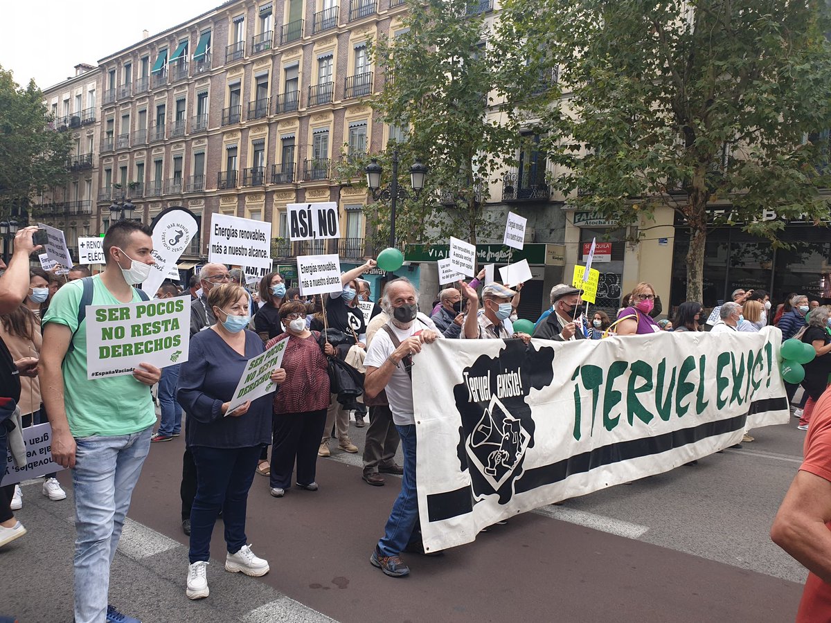 TeruelExiste_'s tweet photo. Tambores Teruel y #TeruelExiste #RenovablesSiPeroNoAsi https://t.co/aKw4OlSk9c