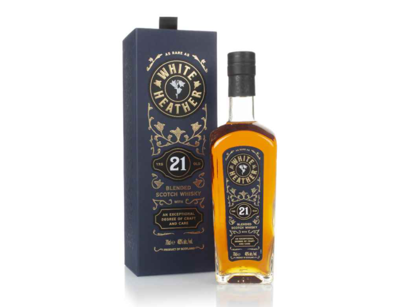 TenWordTastings's tweet photo. Let's 'mix' things up a little for our latest #TenWordTastings ... the excellent #WhiteHeather 21-year-old blend from those fine folk at @TheGlenAllachie:
Rich, earthy, fruit,
soft smoke.
Superb.
The ‘blend’ in s-blend-id!
#whisky #scotch #Scotland https://t.co/y2EA8tc928