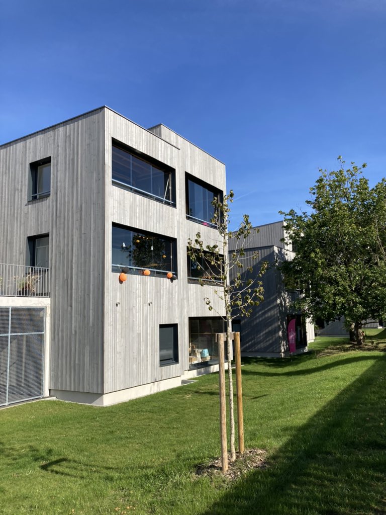 NMHabitat's tweet photo. #VergersduLaunay 📍NMH inaugure la 1ère résidence d’habitat #participatif composée à 100 % de logements locatifs sociaux dans le grand ouest. Composé de 23 foyers, « Le Jardin de Barbara » est l’aboutissement d’un travail mené en collaboration avec les habitants depuis 5 ans. https://t.co/Ce0FkScoey