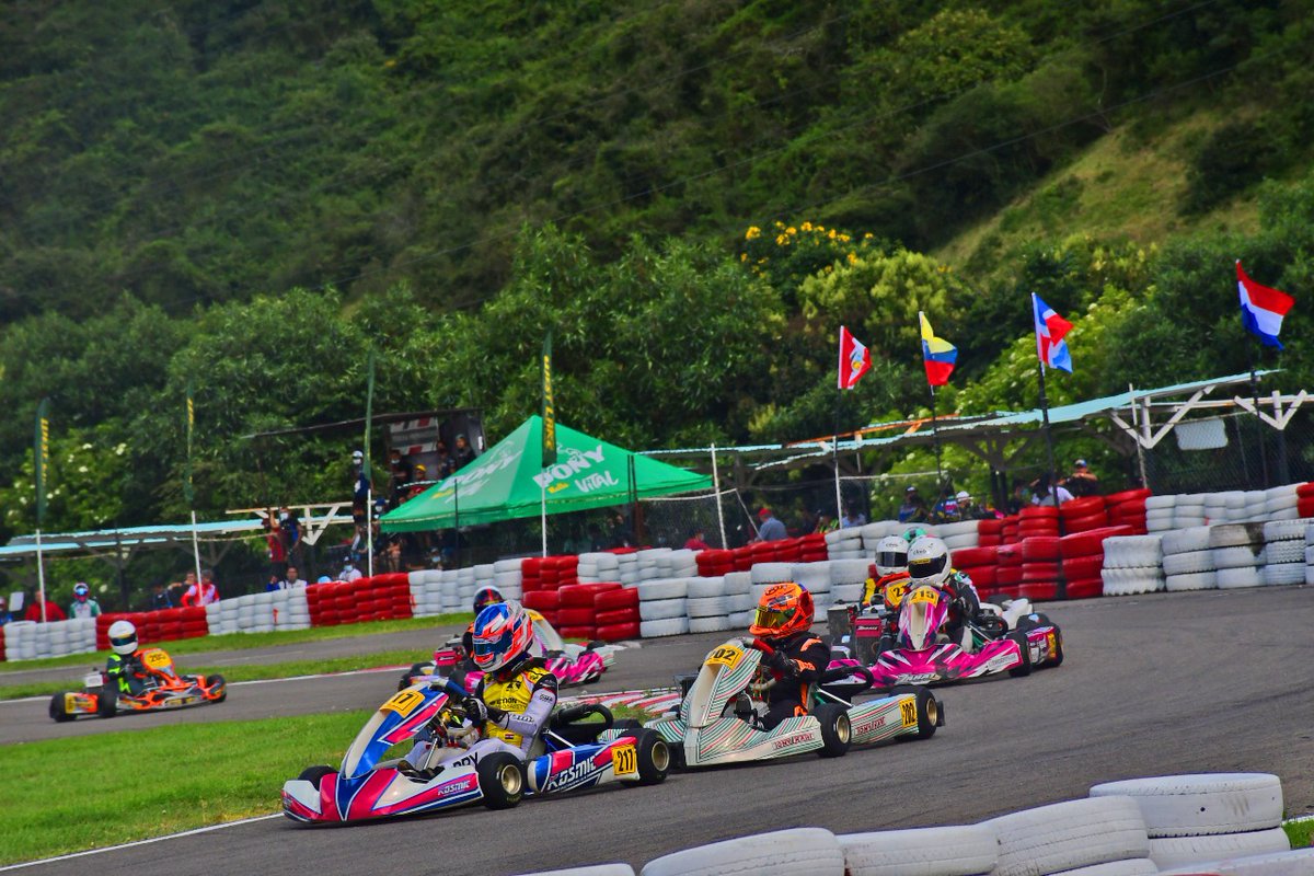 dsports_py's tweet photo. 🤯🔥 IMPRESIONANTE PRE-FINAL DE @Alesama46 🇵🇾
El paraguayo se quedó con el P2🥈 en una carrera infartante por la pre-final del sudamericano de @rotaxkarting en Cajicá 🇨🇴
A las 17:15 será la gran final en busca del título 🏆
#karting #Ale46 #AleSamaniego https://t.co/yptatmQZDQ