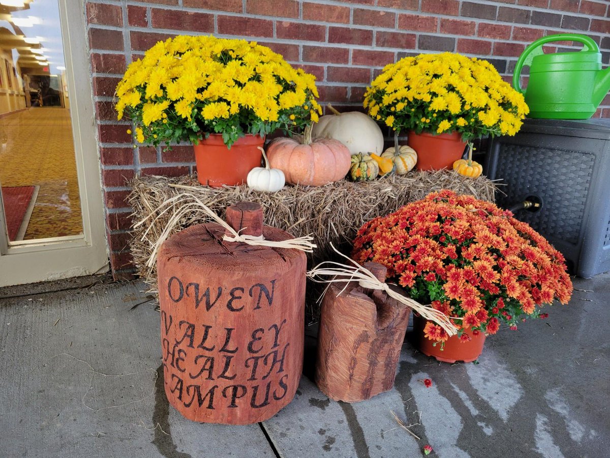 OwenValleyHC's tweet photo. Our campus is looking beautiful for fall. Thank you to our amazing Life Enrichment Director for carving the wooded pumpkins. They added the perfect touch to our entrance to our campus. https://t.co/NFxcRuLT1j