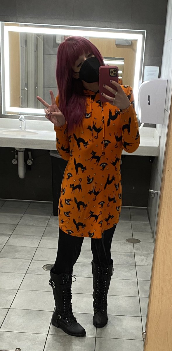 Kintinue's tweet photo. Spooky season makes me happy https://t.co/zWjmA2by65
