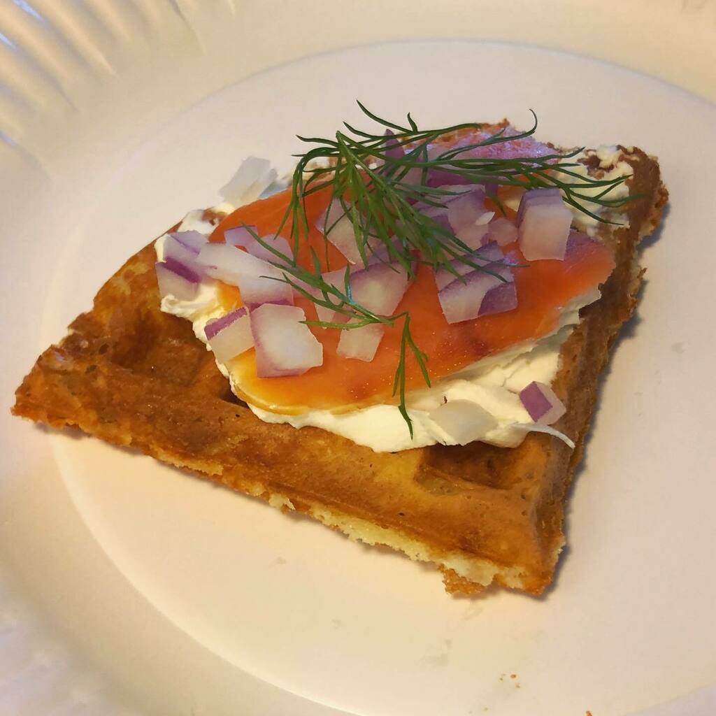 megatti's tweet photo. Made a fancy #lowcarb lunch of #chaffles with #creamcheese, #smoked #sockeyesalmon, #redonion & #dill. @cabotcheese @pattizgt1 #chaffle #smokedsalmon #salmon #fish #food #cooking #homecooking #onion #freshdill #delcious #seriouslysharp https://t.co/THVnfyOFn6 https://t.co/MhKKPb45bX