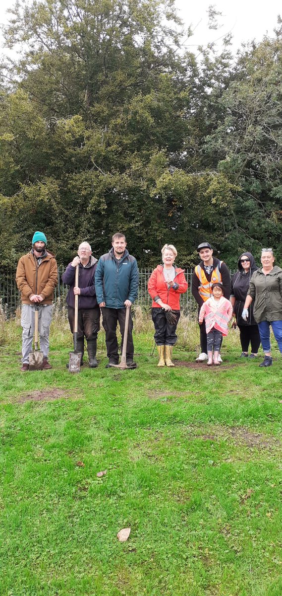 TogherGarden's tweet photo. After months of planning it was wonderful to get our hands in the earth! Today we planted raspberries for 2022.
A huge thanks to our volunteers.
New volunteers always welcome..no experience needed!
#Toghercommunitygarden #Toghertidytowns #greenspacescork #corkfoodpolicy #cork https://t.co/9YDYFsfCCs