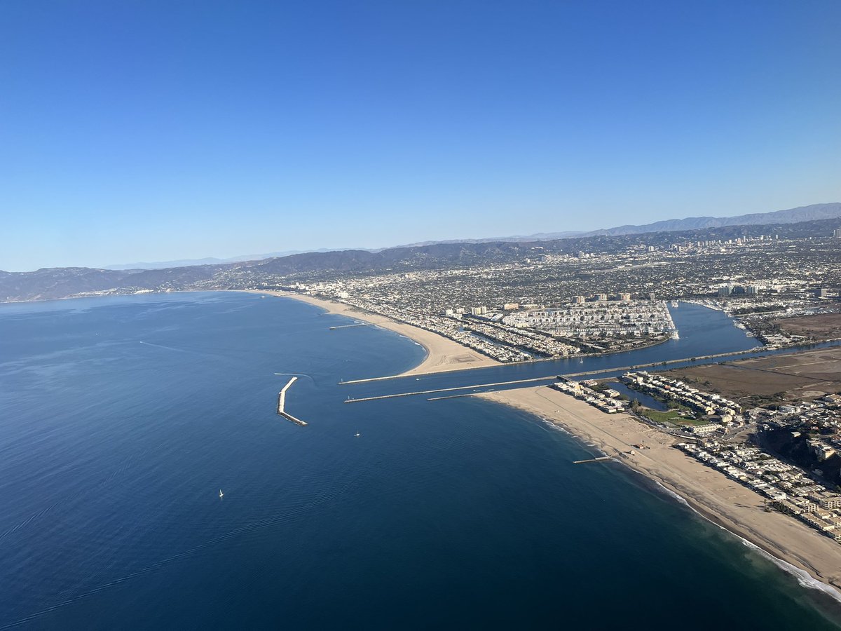 bridgetkromhout's tweet image. Farewell for now, Los Angeles! Thanks for all the tacos. Marvelous seeing so many awesome people at #KubeCon. I’m leaving with a head full of ideas and a heart overflowing with happiness at the community connections. How about you?