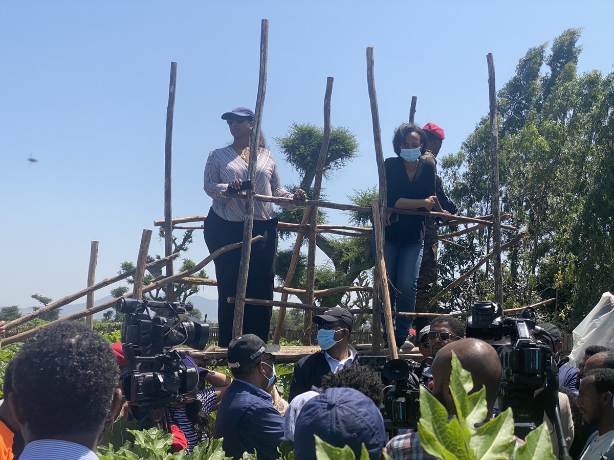 usman_surur's tweet photo. Ministers and all higher officials visited cluster farms in Oromia, East Shoa Zone. We are stronger together than when we act alone. Farming is a profession of hope. Thank you all! https://t.co/2XHXt97afe