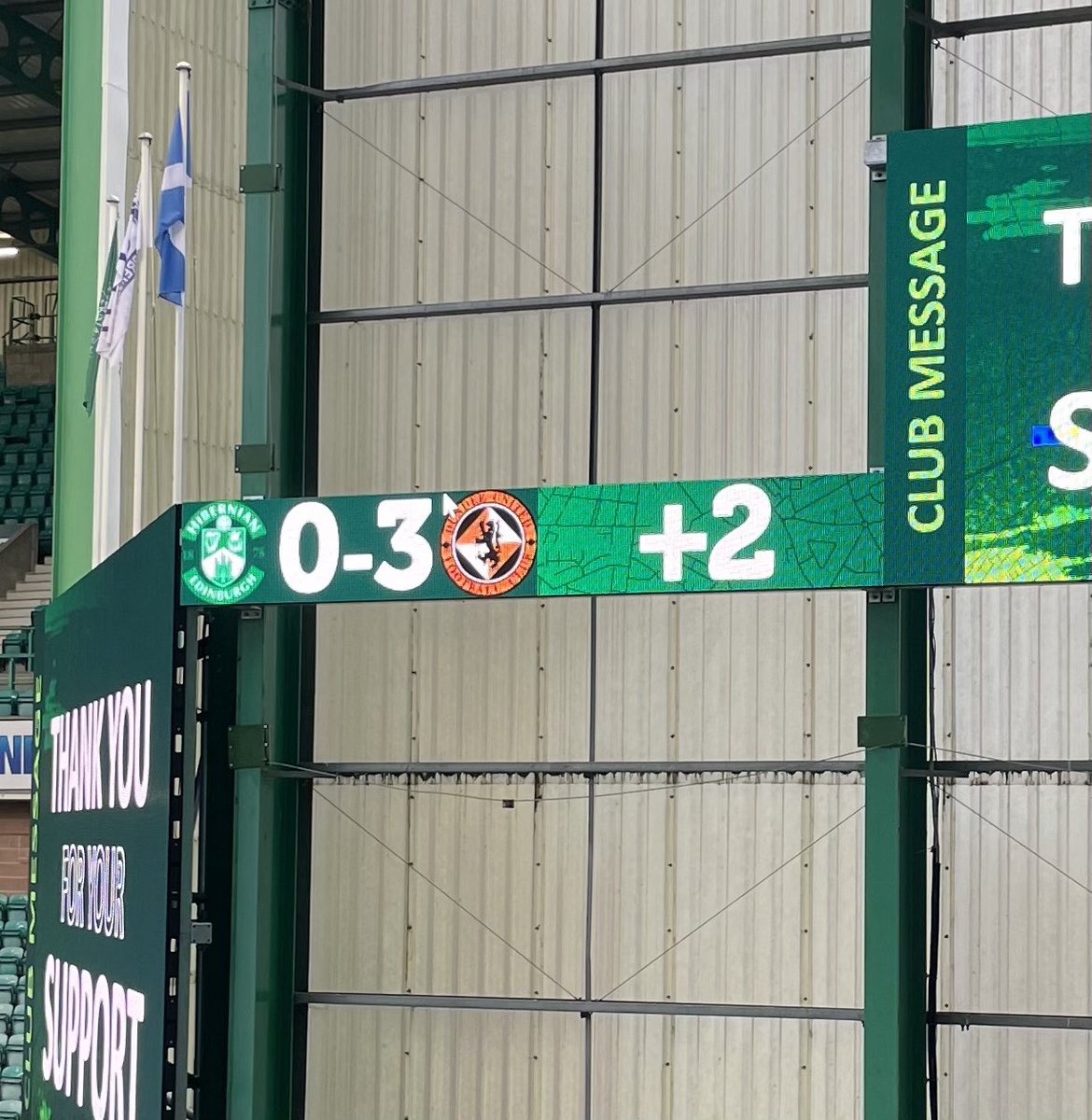 lewis 👻 tweet media