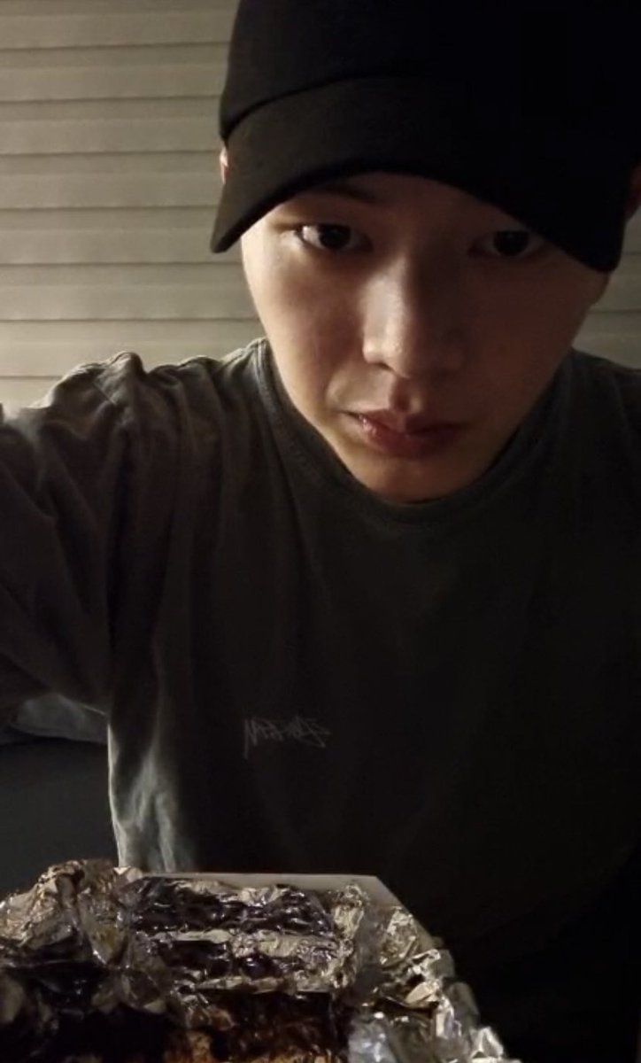 melorikk's tweet photo. i’ll happily watch your transitions from every live. from being manly awkward to manly cutie, and soon manly yookjaldo 😹💙 https://t.co/xRYOQiTxQ0