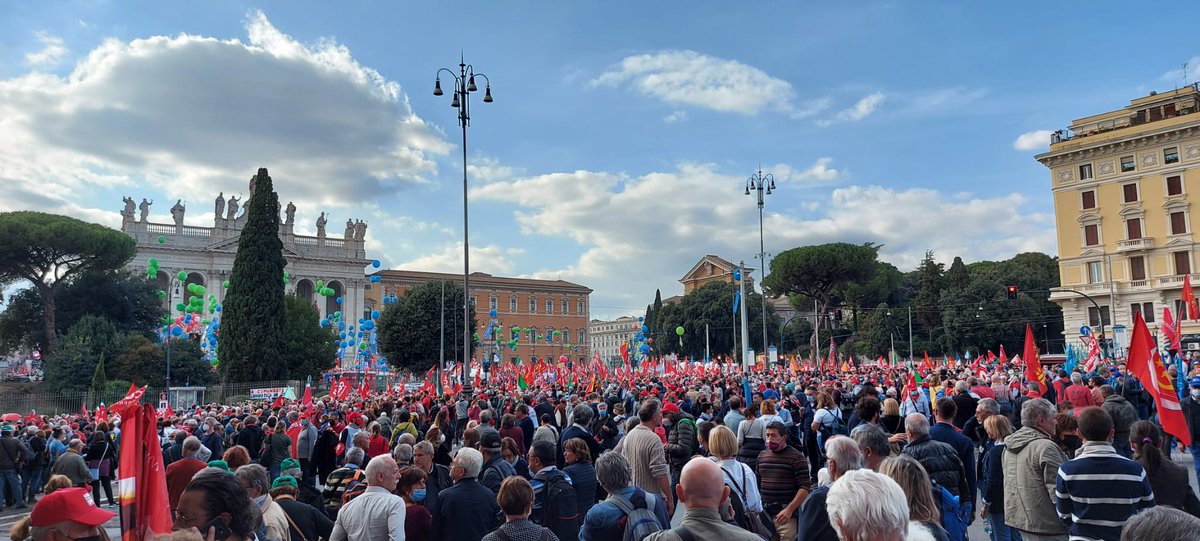 VicidominiRaf's tweet photo. W l'Italia, l'Italia che resiste! #16ottobre #Maipiufascismi #CgilCislUil https://t.co/cuo8O5acSj