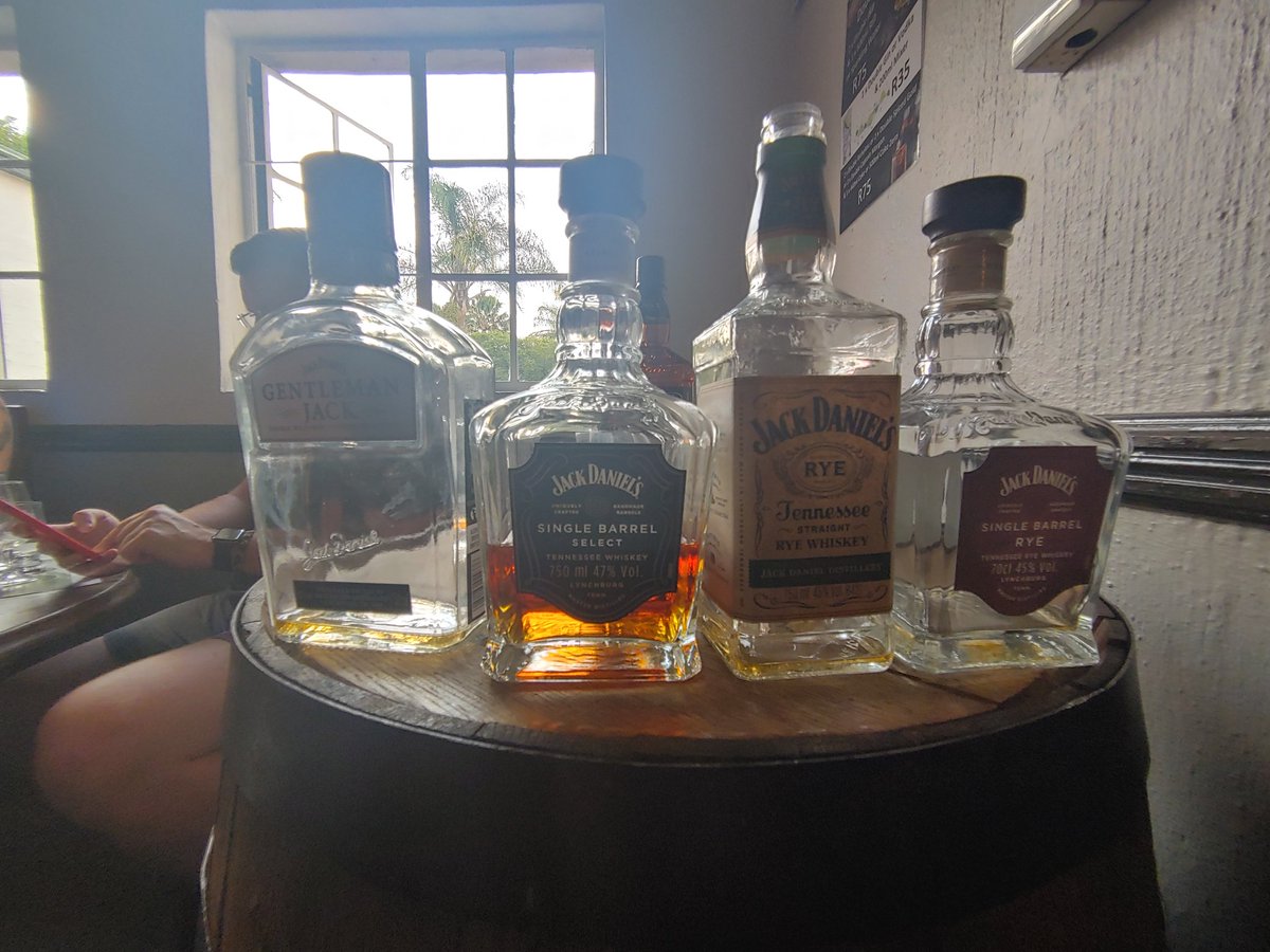 cluelesswineguy's tweet photo. What a way to spend a Saturday afternoon!!! The amazing Jasper Dab and a @JackDaniels_US tasting. An amazing band with amazing whiskey #jasperdan #jackdanielswhiskey #jackdaniels #thesundowner #whisky #wiskey #whiskylover #whiskeylover #whiskyporn #whiskeyporn #cluelesswineguy https://t.co/w2ap3Fg9mG
