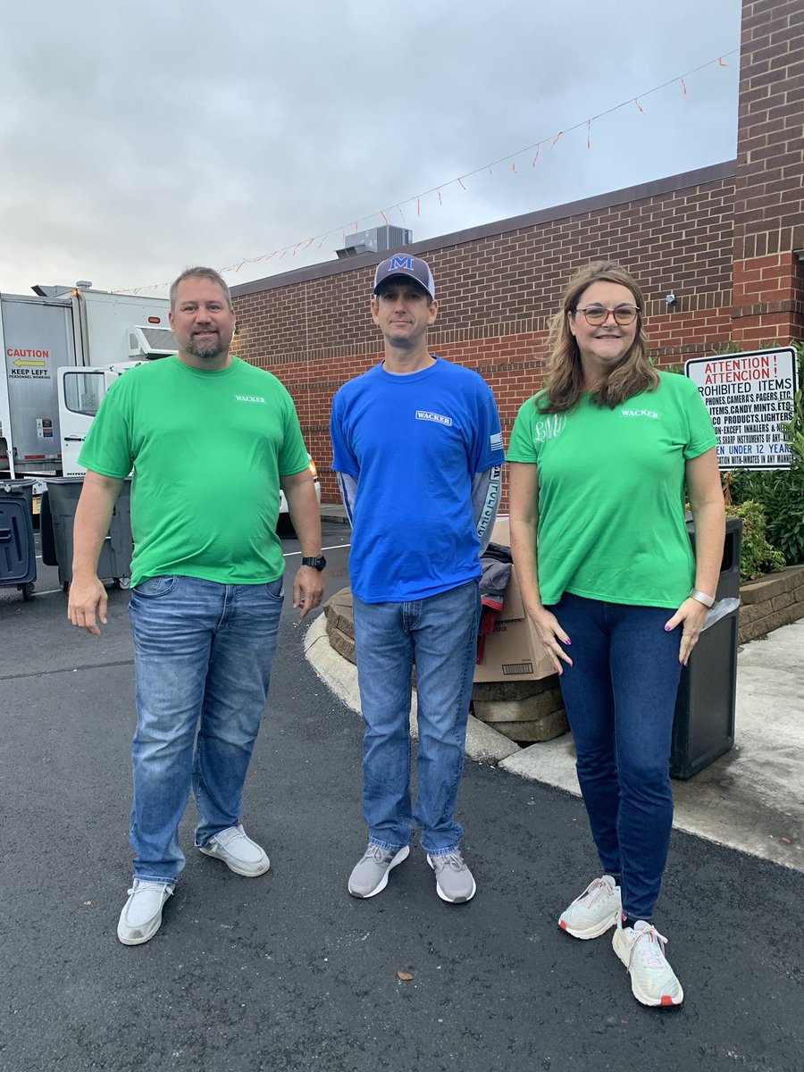 4evrBaseballMom's tweet photo. @WackerChemCorp Charleston Team members volunteered for Household Hazardous Waste Day @BradleySheriff #Sustainability https://t.co/aMNaZ4I978