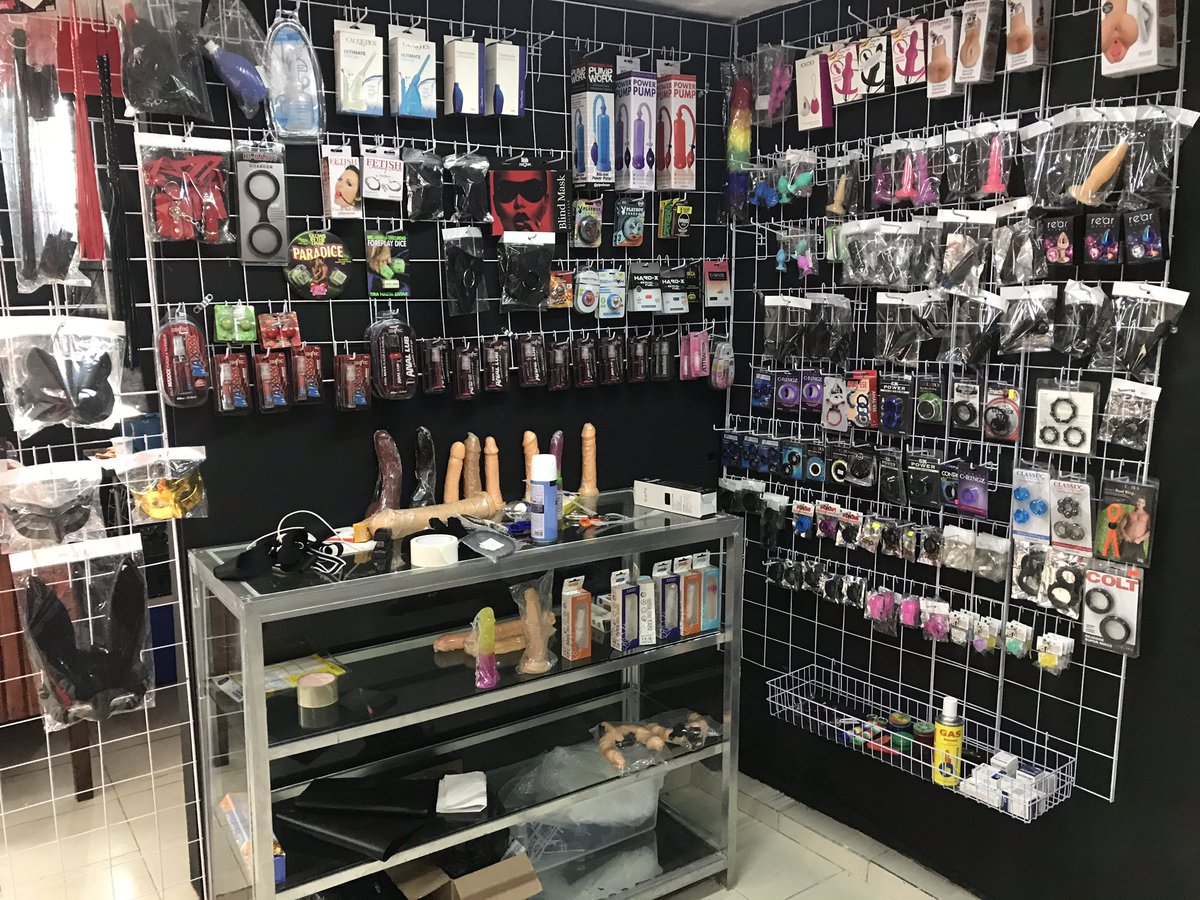 Cachondopopper's tweet photo. Hoy tocó cuidar la JUGUETERÍA. Los invita a visitarnos chicuelos!! Estamos ubicados en Sánchez Magallanes esquina Juan Álvarez zona centro. #RT para que los demás se enteren. #BuendiaTodos https://t.co/1XNgO2XmMs