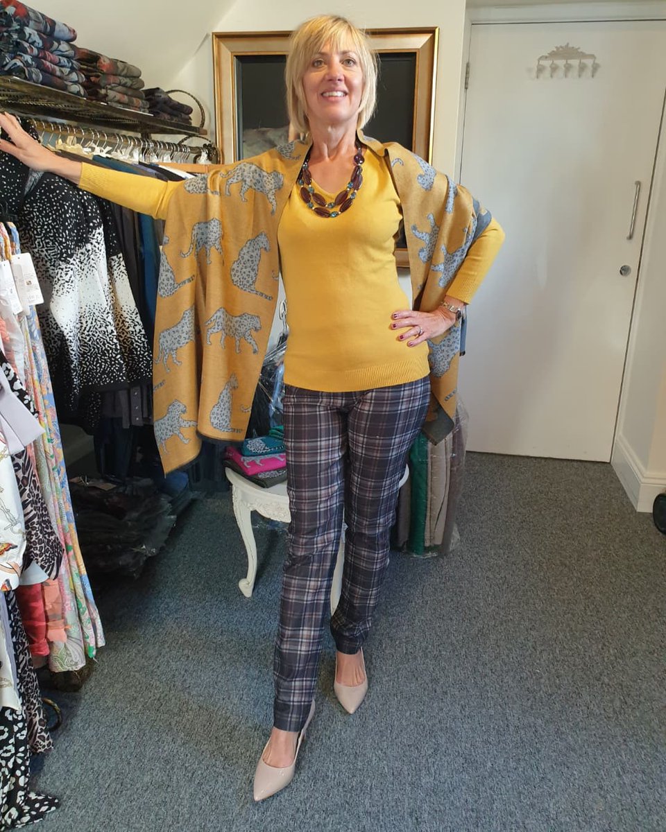 It was lovely to see Karen at the Casa Rose Showroom having fun browsing and purchasing a few Autumn wardrobe additions! We have fabulous super soft knitwear in prints &amp; plains so do make an appointment to visit us in Charlbury! Bring a friend too! 😍 casarosefashion.com