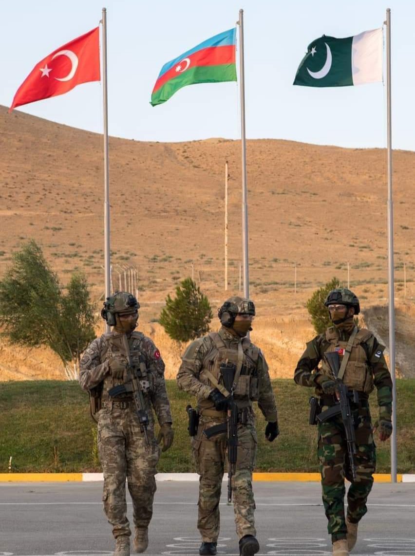 RaufBuriro's tweet photo. Pakistan, Turkey and Azerbaijan together three brothers, one nation, sada salamat rahe amen
#azerbaijanarmy
#pakistanarmy
#Turkeyarmy https://t.co/b5A6dpTWJI