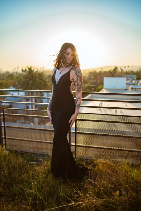 This dress tho 🔥 https://t.co/rrovOsAMAT<a href="/tag/mvsales"class="tags"><span>#mvsales</span></a>