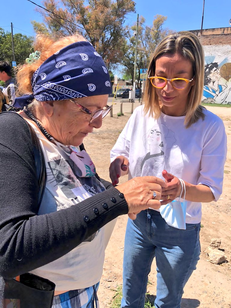 AdriCCaceres's tweet photo. Militando la esperanza.
Hoy con el equipo en #Derqui , donde queda mucho por hacer y crecer #Juntos

Gracias a los vecinos que se suman día a día y nos dan más energía para seguir adelante 💪🏽

#EsJuntos https://t.co/zWzfpUETbi